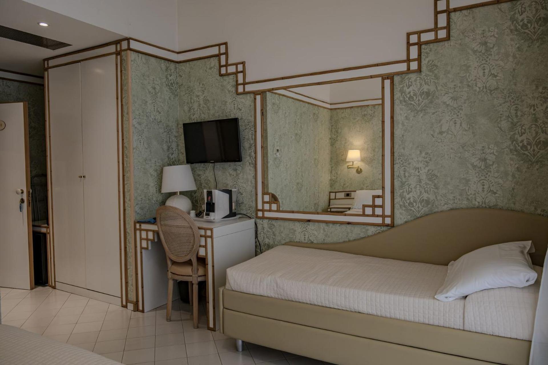 Hotel President - Vintage Hotel In Centro Риччоне Екстер'єр фото