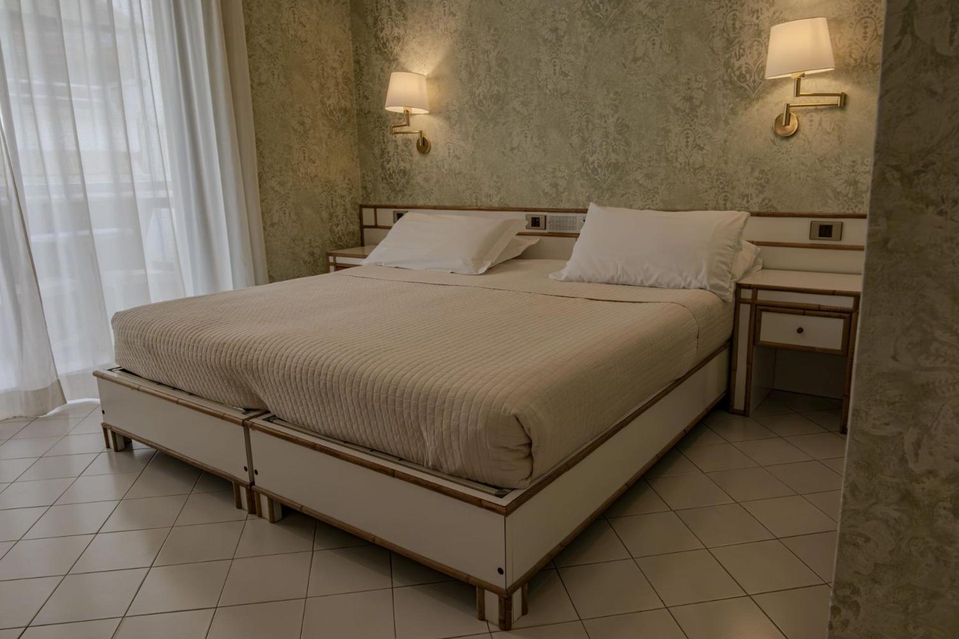 Hotel President - Vintage Hotel In Centro Риччоне Екстер'єр фото