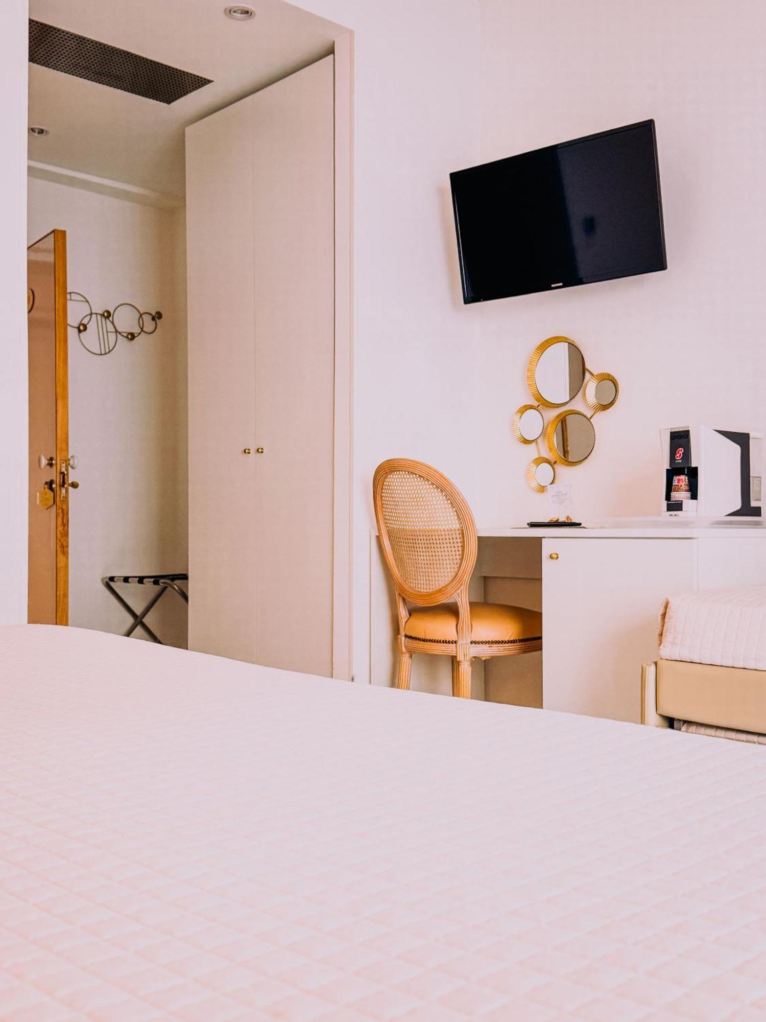 Hotel President - Vintage Hotel In Centro Риччоне Екстер'єр фото