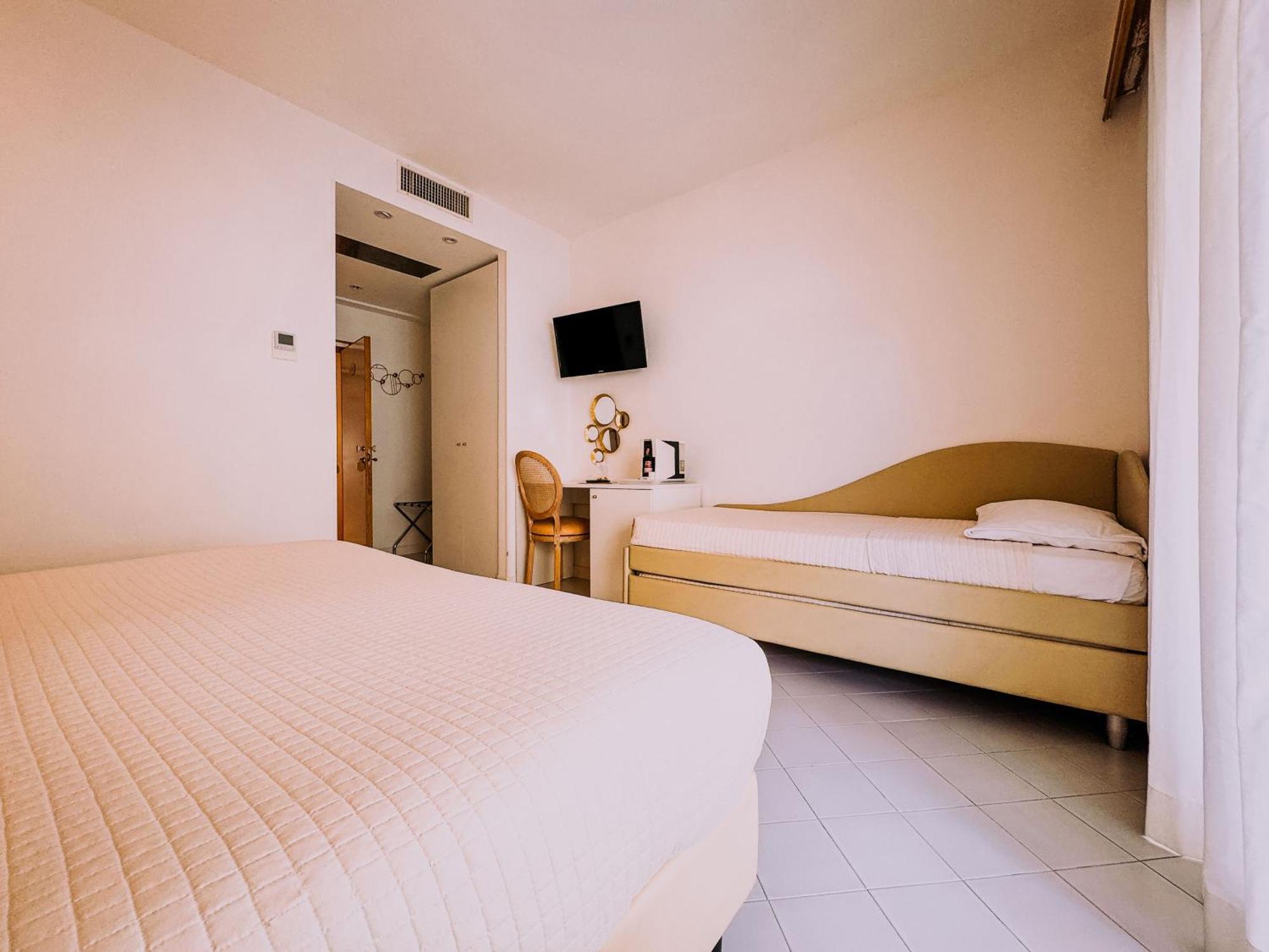 Hotel President - Vintage Hotel In Centro Риччоне Екстер'єр фото