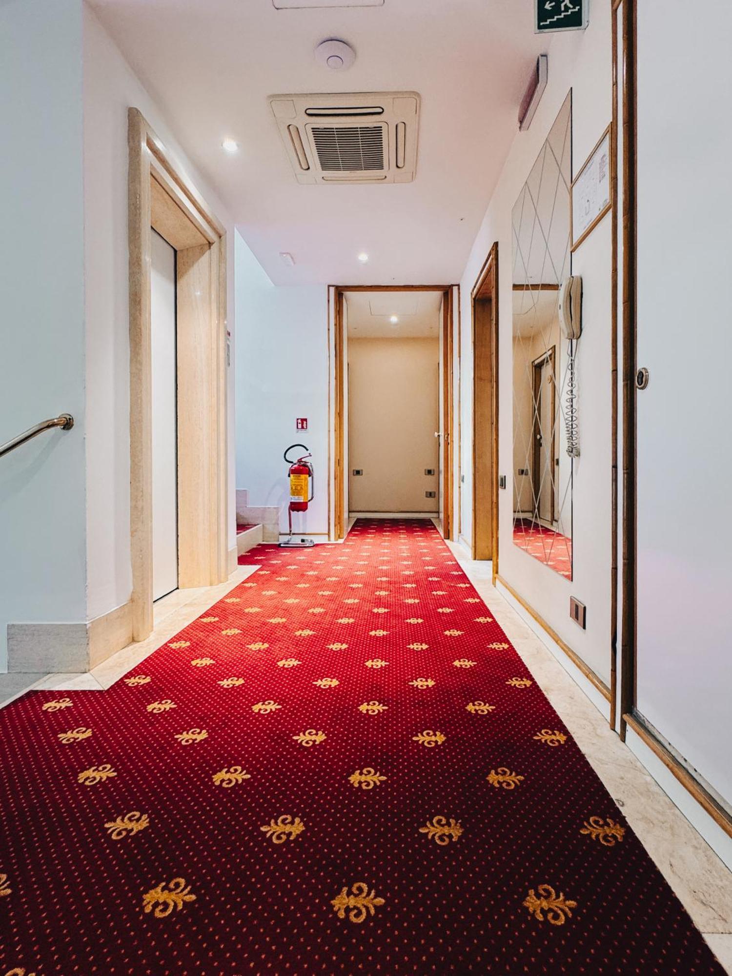 Hotel President - Vintage Hotel In Centro Риччоне Екстер'єр фото